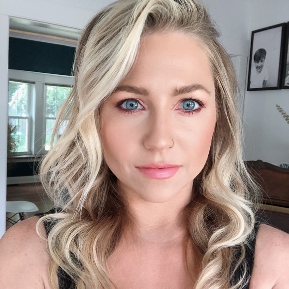 Meet your Posher, Jessica - Picture 1 of 1